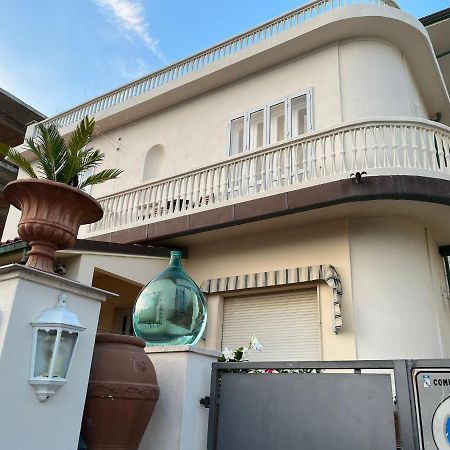 Al Mare 54 Luxury Guest House Лидо Ди Камайоре Екстериор снимка